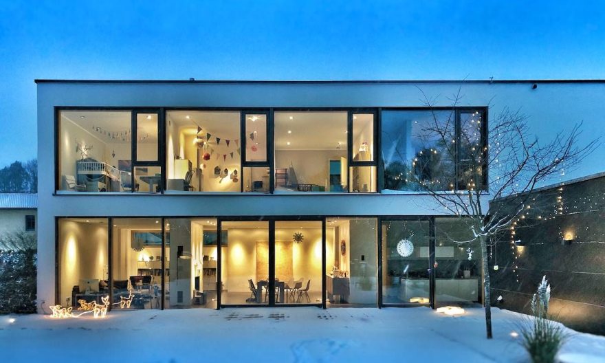 Maison moderne, épurée et propre