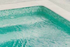 eau de piscine verte remède de grand mère